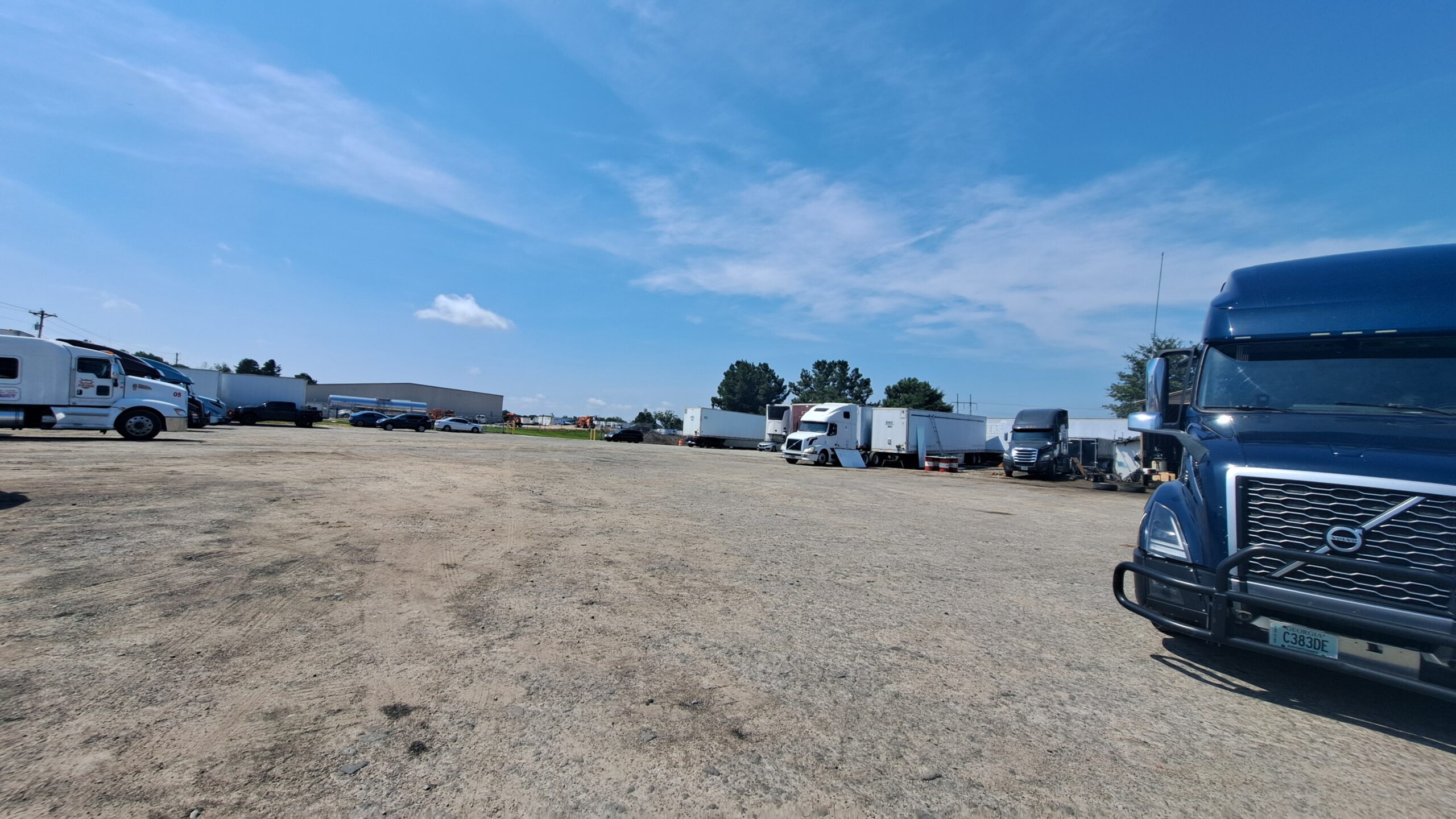 Trucks parked at Big Wheels Repair in Gainesville, showcasing the heavy duty truck repair shop and semi-truck maintenance services.